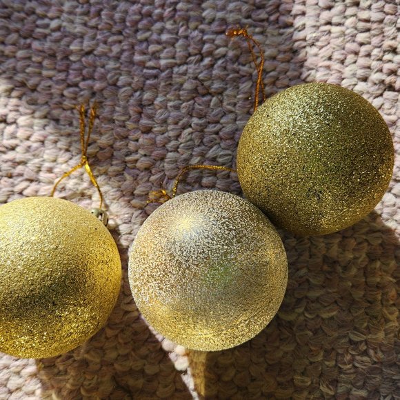 Christmas Tree Balls Ornaments - Picture 4 of 8